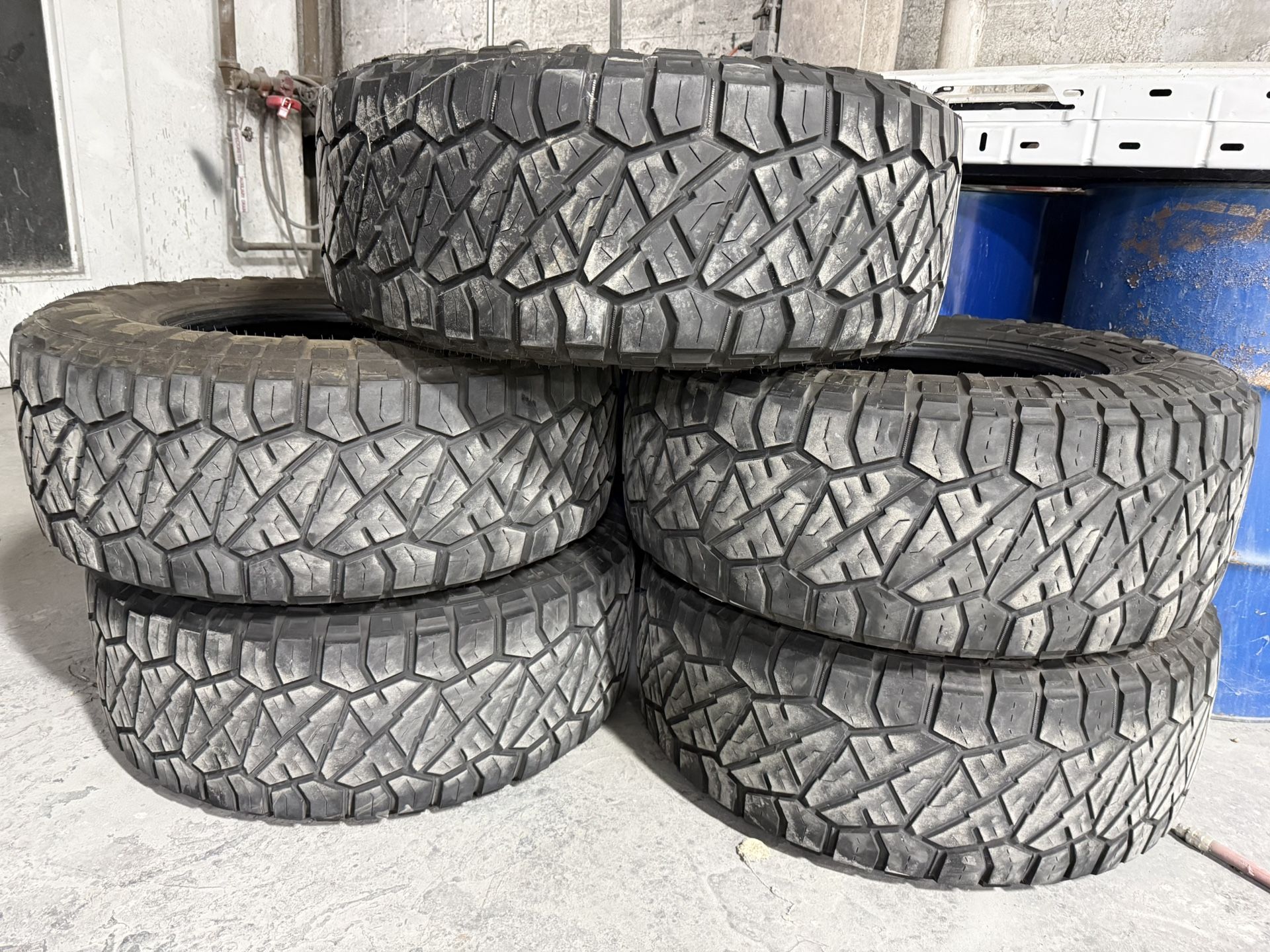 325/65/18 Nittos (35”)