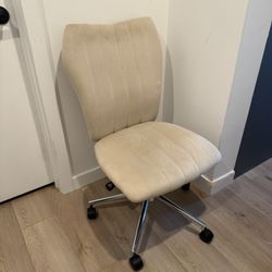 Beige Swivel Computer Chair – Adjustable & Comfortable