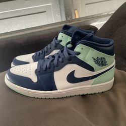 2022 Air Jordan 1 Mid 'Blue Mint'