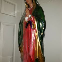 Virgen Mary Statue