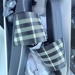 Burberry Men’s Slides Size 13