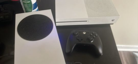 Xbox series s Xbox one s and gamesir