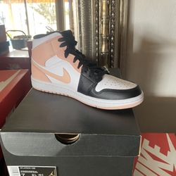 Jordan 1 Mid 