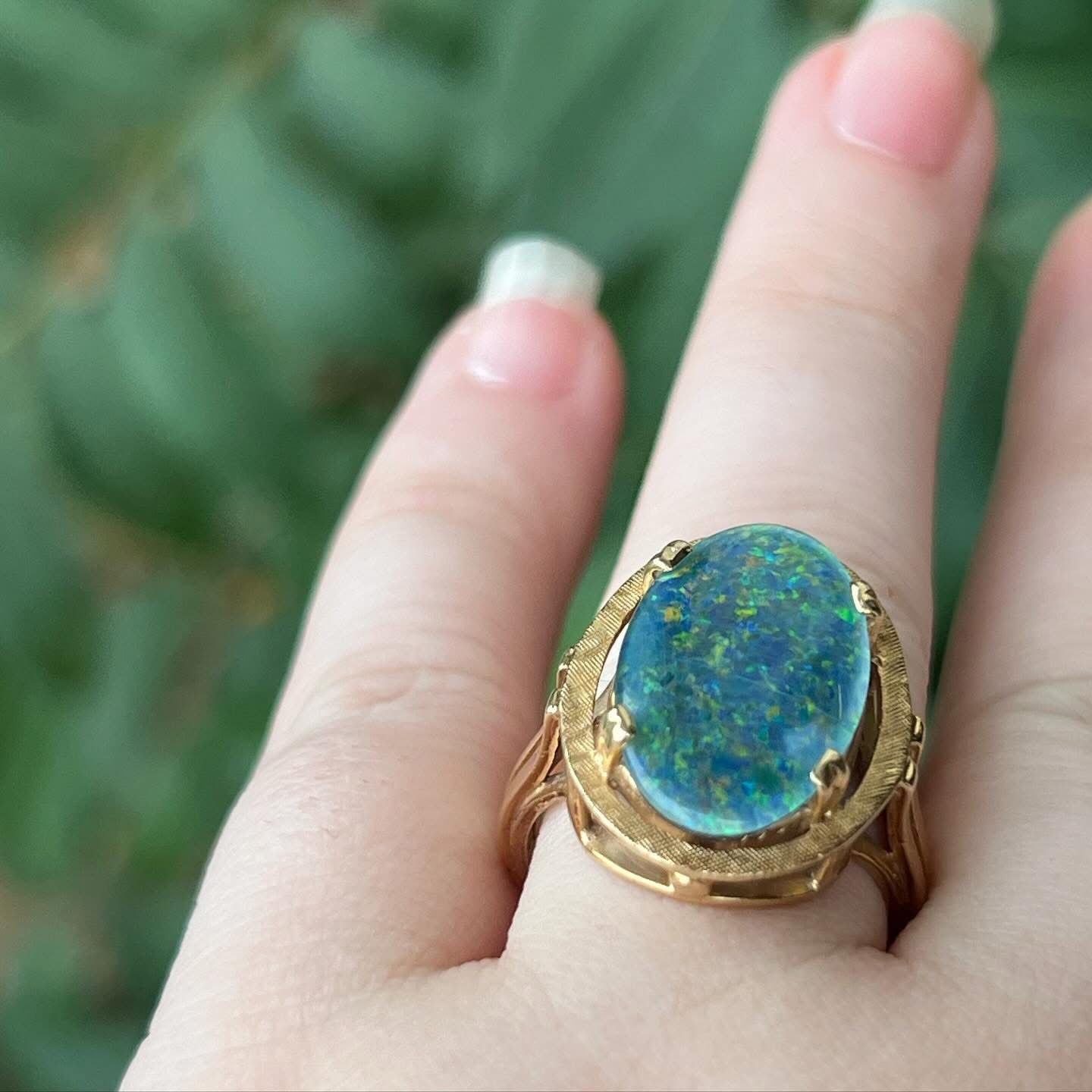 Huge Solid 14k Gold And Opal Ring! 8 Grams With Large Dark Blue Natural Opal 