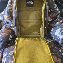 New The North Face Base Camp Voyager 35L Travel Pack – Yellow, Laptop Travel Backpack