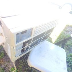 wall ac unit asking 100.00 just replace the board working properly