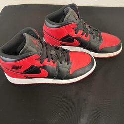 Air Jordan 1 Mid Youth 