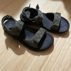 Vans Camo Slippers Size 6