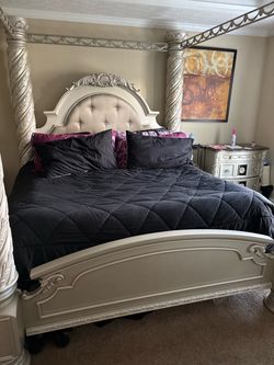 King Bed Frame with Post
