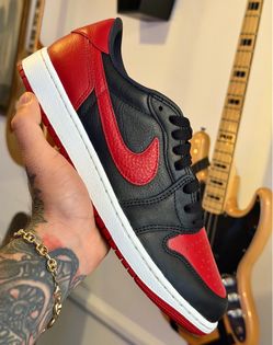 Classic 🔥 !! New 2026 Jordan 1 Retro Low OG ' Banned ' size 10 !!