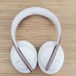Bose 700 noise cancelling headphones