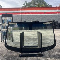 2010 - 2019 Ford Taurus Windshield