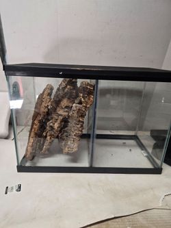 Aquarium sealed in middle
