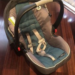 Graco snugride click connect 35 car seat 
