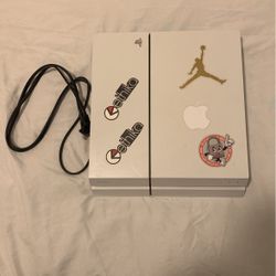 Play Station Four 