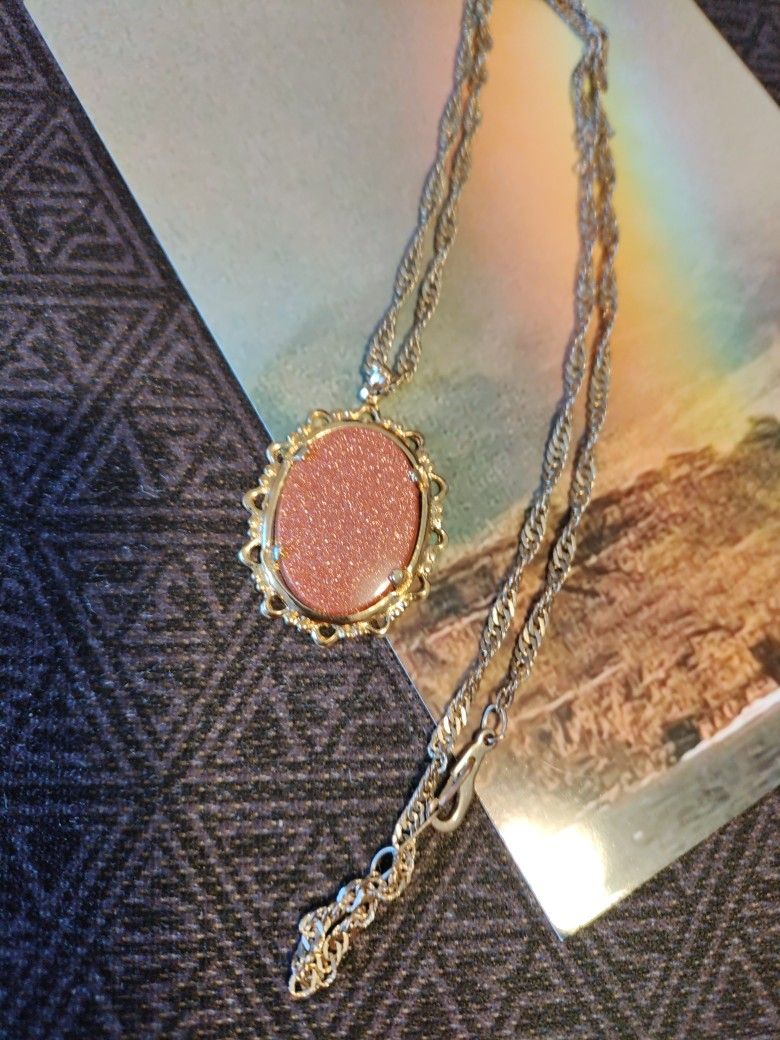 VINTAGE GOLD STONE OVAL( 14K GOLD PLATED )  PICK ⛏️ UP ONLY