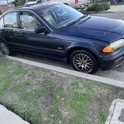 2000 BMW 328i Sport Sedan-Automatic-Newer Battery