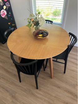Dining table and 4 chairs