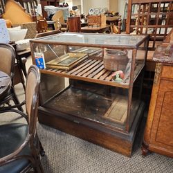 Antique tobacco Showcase from the 1800s.