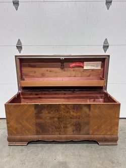 LANE CEDAR CHEST