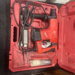 MILWAUKEE ROTARY HAMMER DRILL