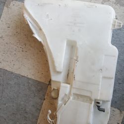 2014 BMW 528i Windshield Wiper Tank