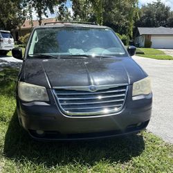 2010 Chrysler Town & Country 
