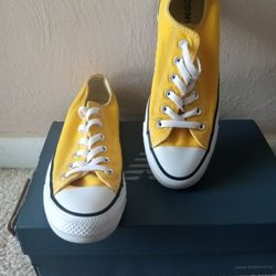 Women's Size 7  Converse