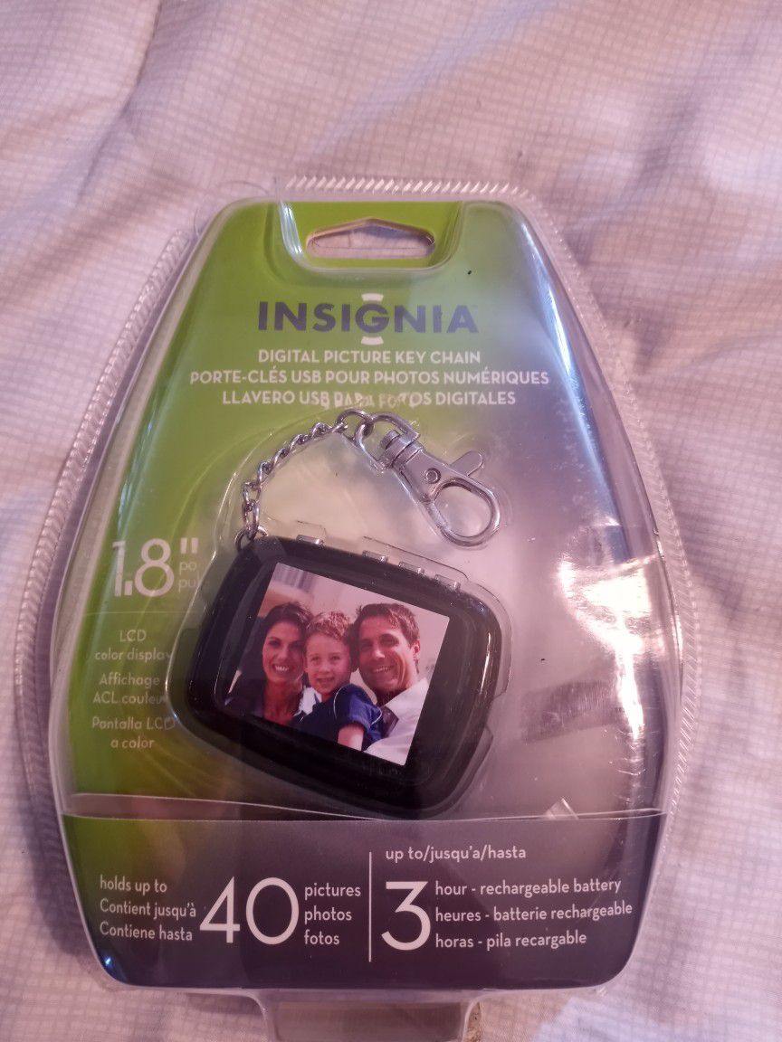 Insignia Digital Photos Keychain Brand New Never Opened