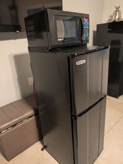 MicroFridge Combo Mini Fridge and Microwave