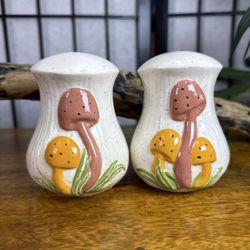 Vintage Salt & Pepper Shakers Mushroom Design Cottagecore Homestead Style