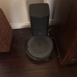 Robot Rooms Self Emptying