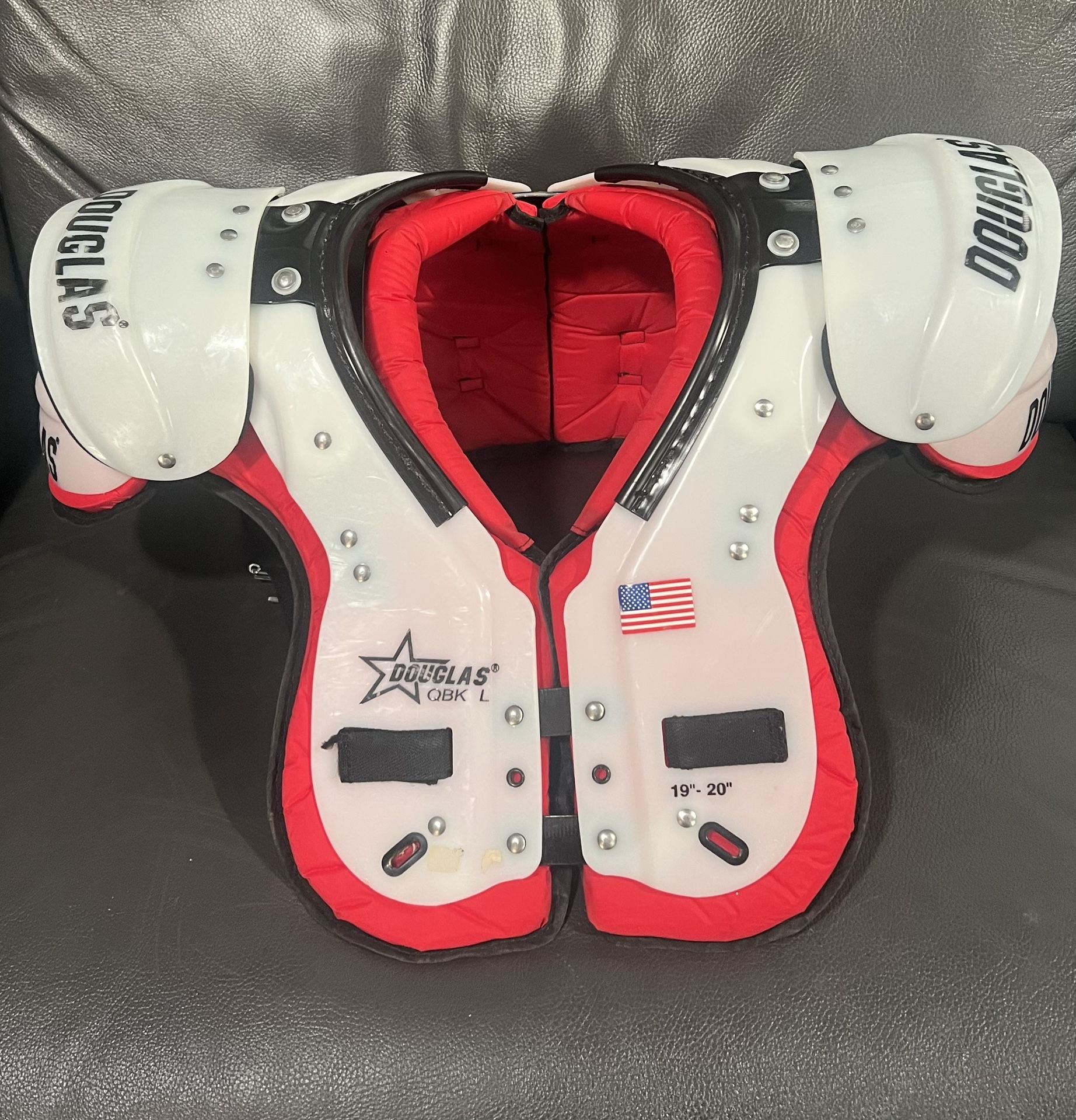 Douglas QBK L Shoulder Pads