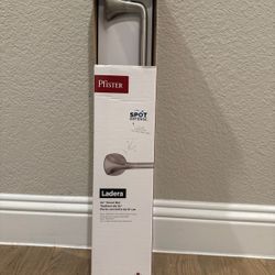 PfiSTER Towel Bar