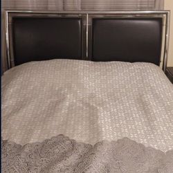 Queen Bedroom Set ( No Mattress)