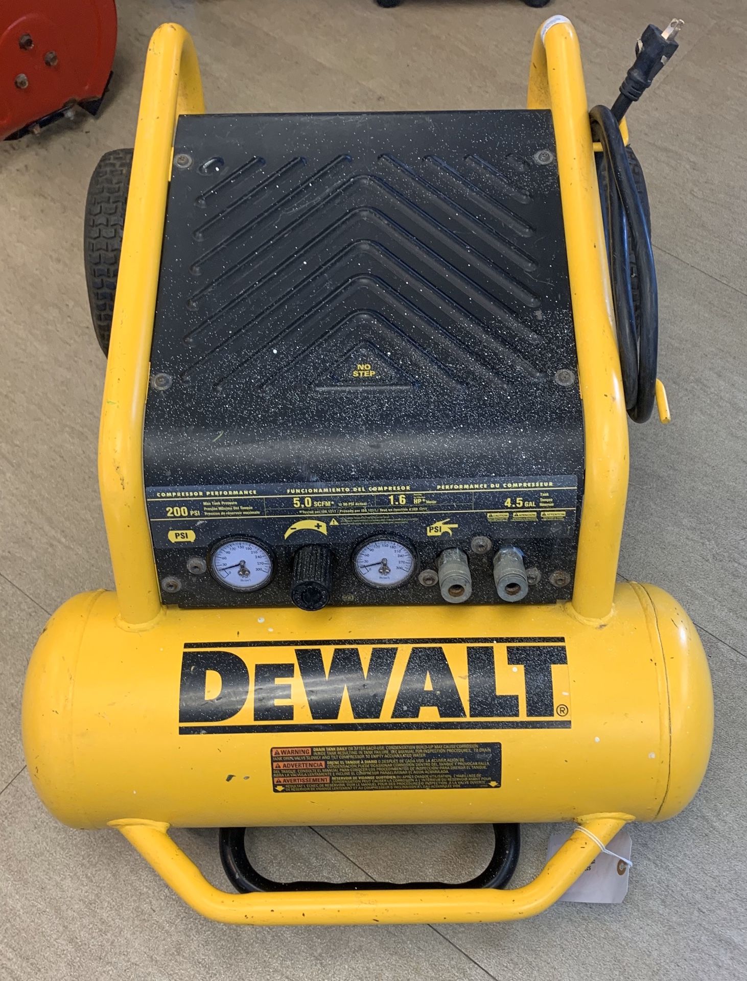 Dewalt 4.5 Gal. Portable Electric Air Compressor 225 MAX PSI