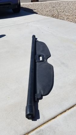 Tonneau cover for Jeep Grand Cherokee.