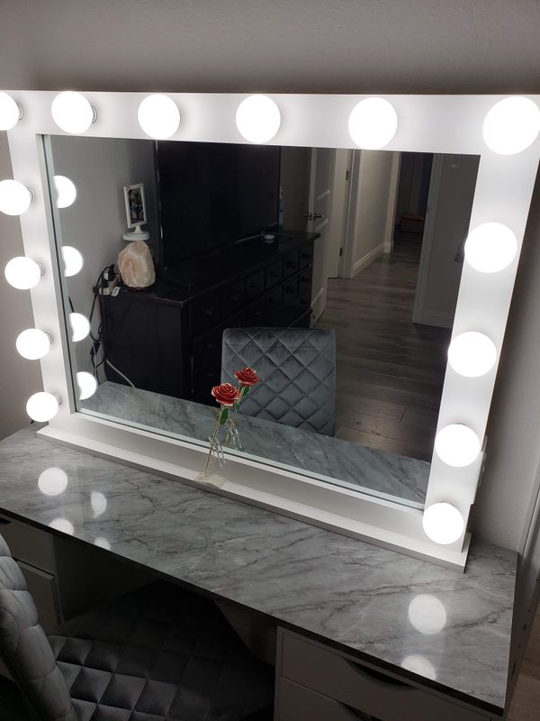 XL Vanity/ Hollywood Mirror (Mirror Only) for Sale in Las Vegas, NV