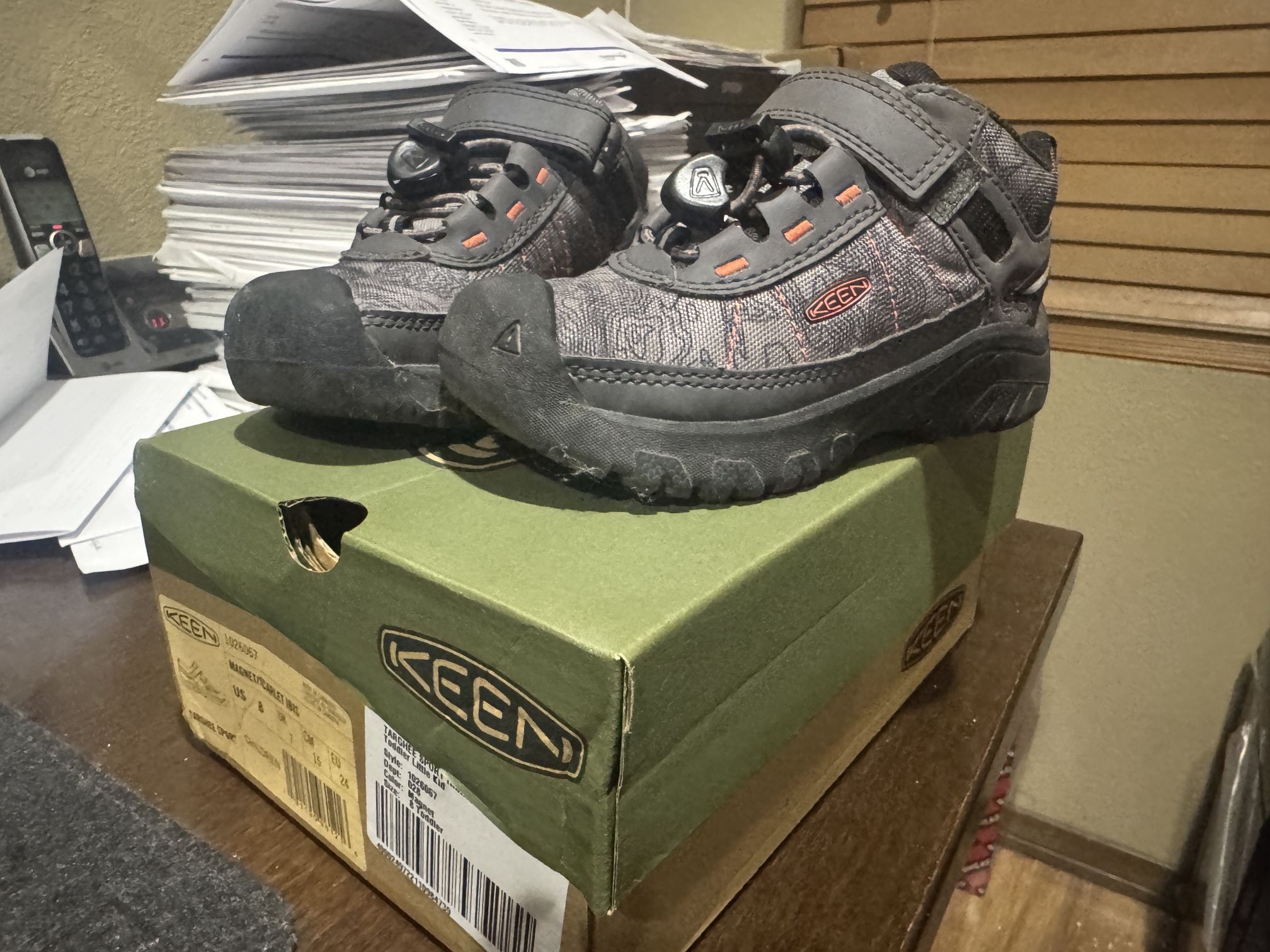 KEEN Kids Hiking Boots 8C - Lightly Used
