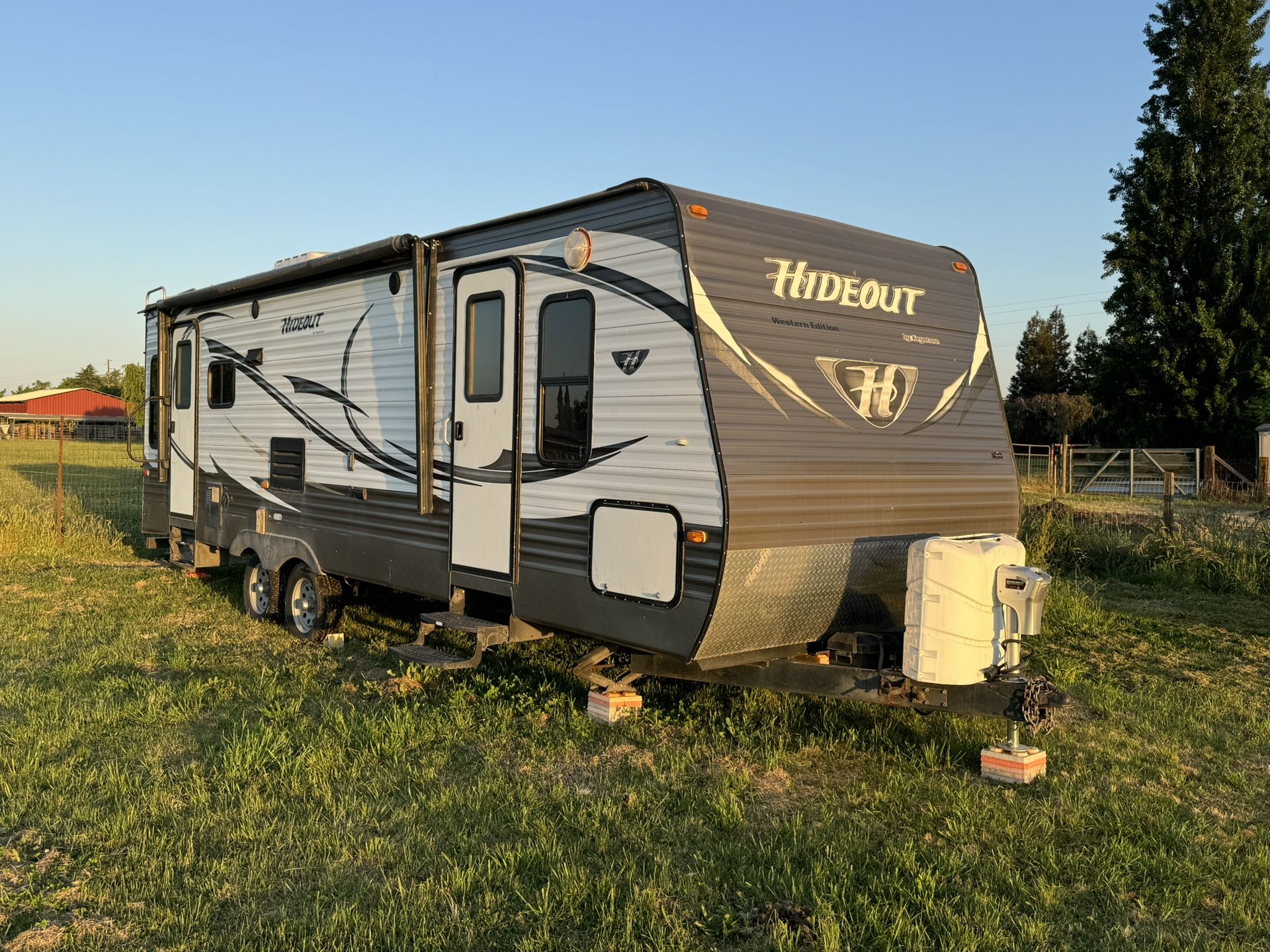 For Sale: 2015 Keystone Hideout Travel Trailer – 26-Foot Floor Plan