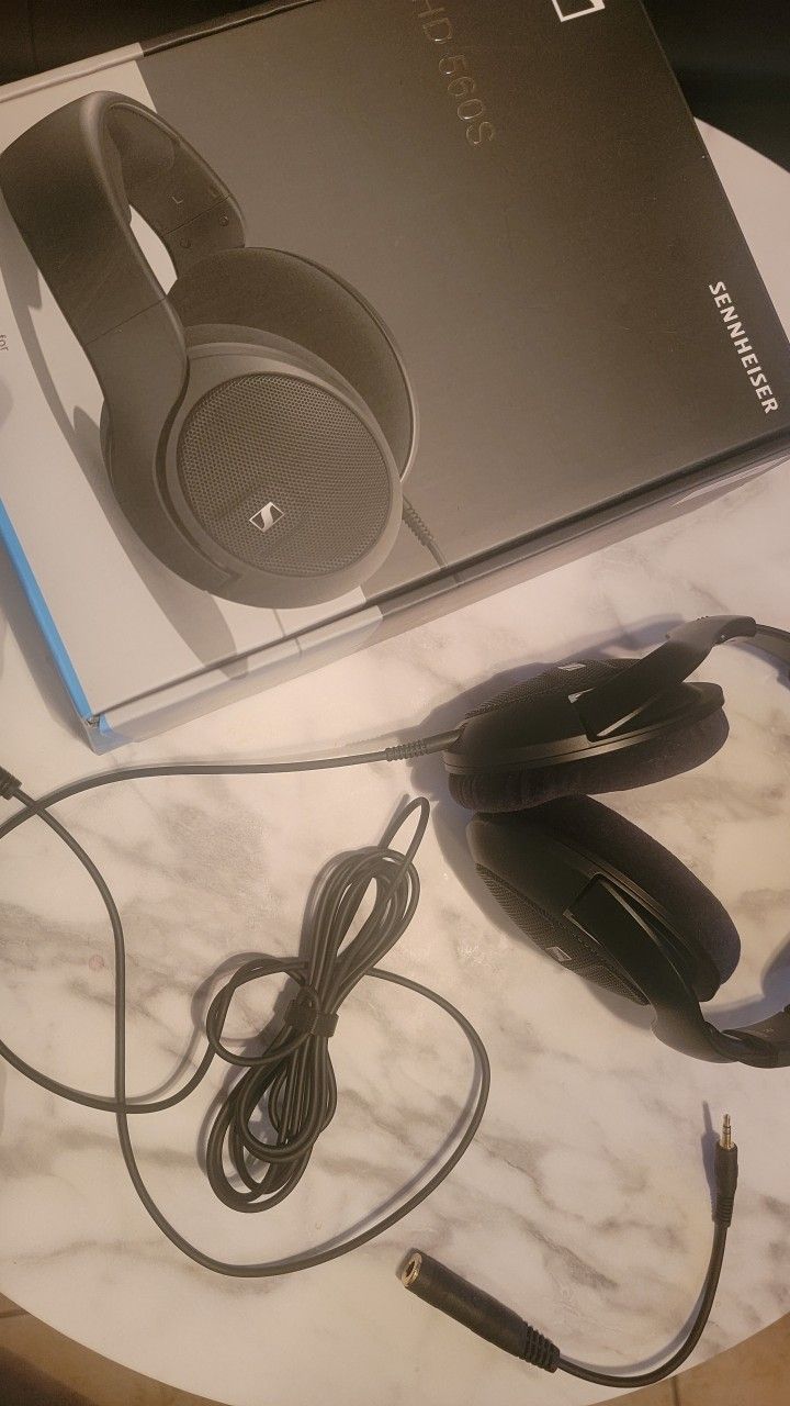 Sennheiser 560S  Studio Headphones 