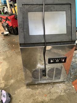 Portable icemaker