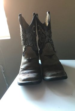 Kids boots size 11