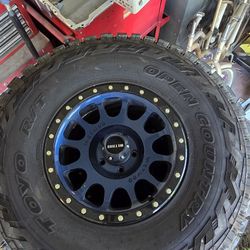 37" Toyo Tires 17" Method wheels