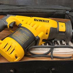 Like New Dewalt DWE357 12 Amp Compact Corded Reciprocating Saw