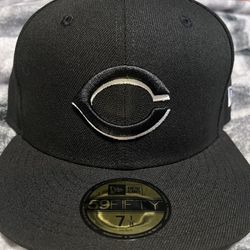 7 1/8 Cincinnati Reds New Era 59 Fifty Fitted Hat. Black. New NWT