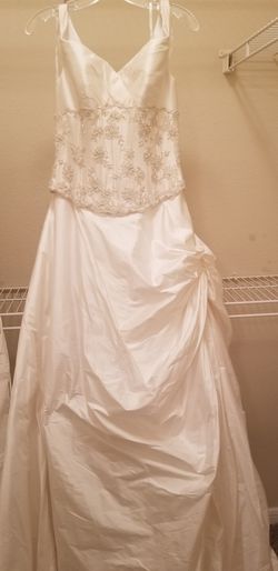 Beautiful Wedding Gown!!. 100% Silk