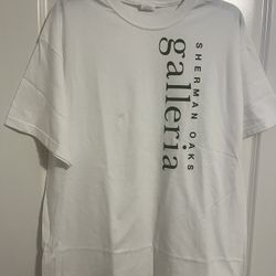 Vintage SHERMAN OAKS GALLERIA TSHIRT. SIZE LARGE