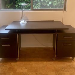 Desk A File Cabinets 