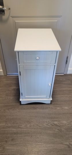 $100 (2) Night Stands (See Pics For Measurements)